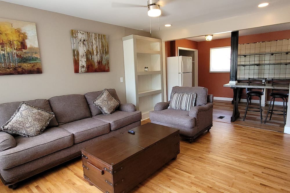 Photo of Livingroom in Dobson