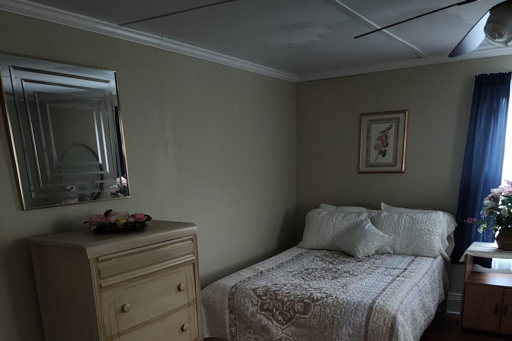 Photo of Bedroom in Traphill