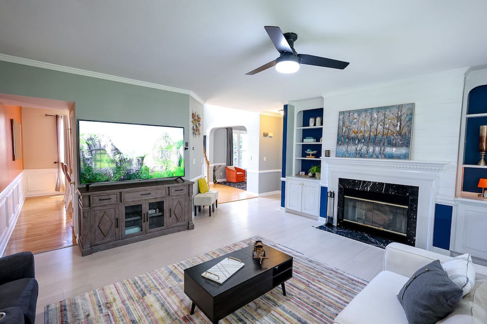Photo of Livingroom in North Raleigh