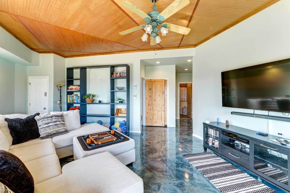 Photo of Livingroom in Bostic