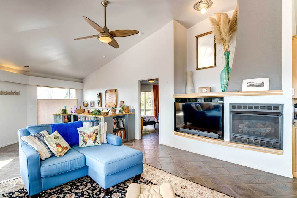 Photo of Livingroom in Bostic