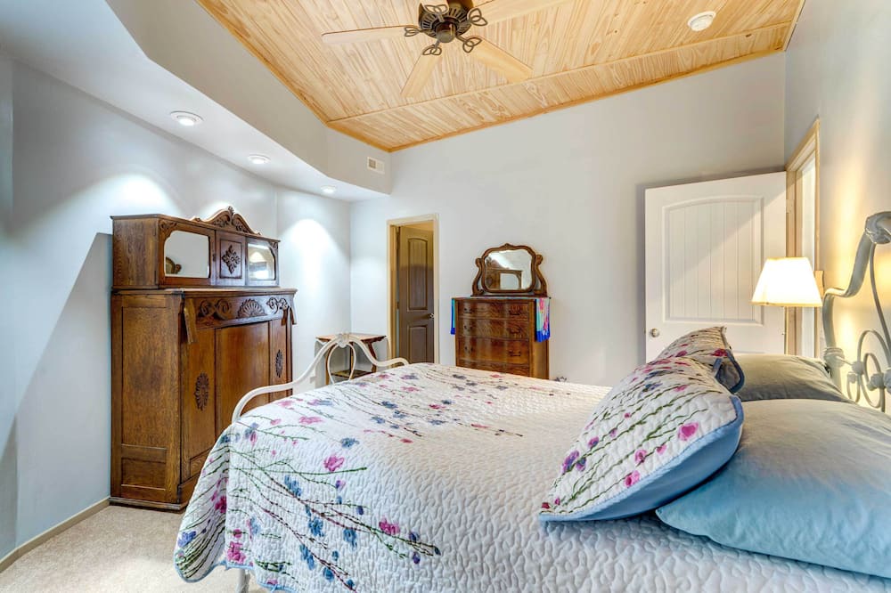 Photo of Bedroom in Bostic