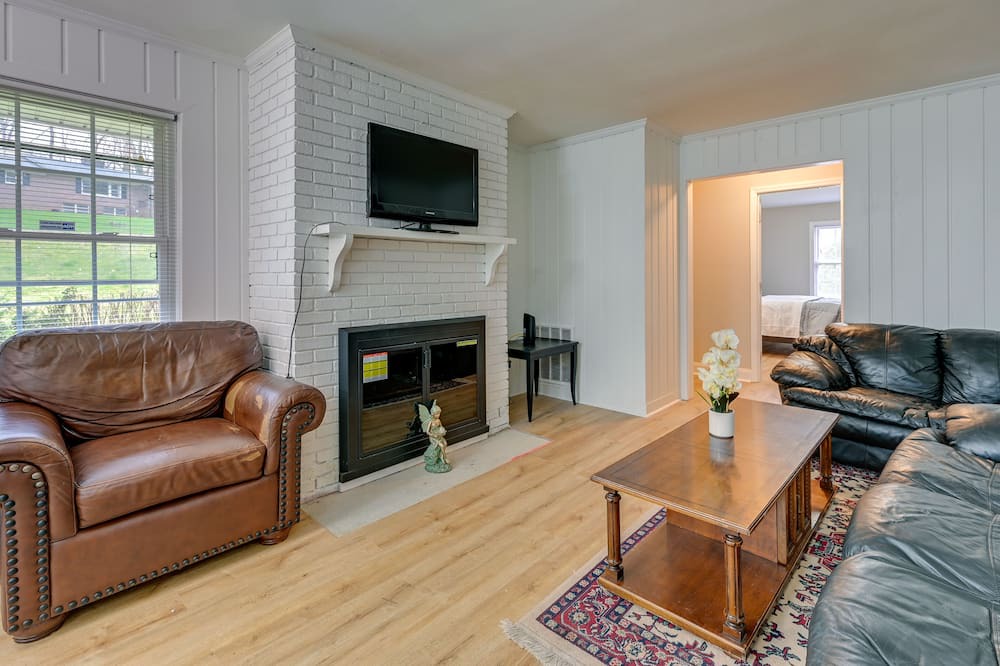 Photo of Livingroom in Winston - Salem