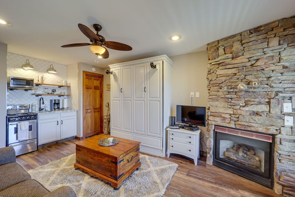 Photo of Livingroom in Apple Ridge
