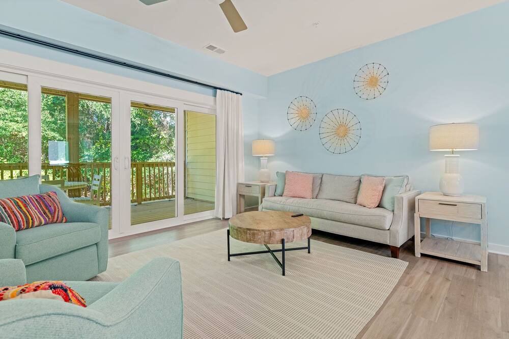 Photo of Livingroom in Bermuda Bay