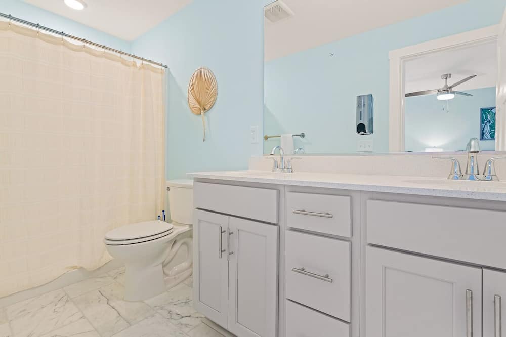 Photo of Bathroom in Bermuda Bay