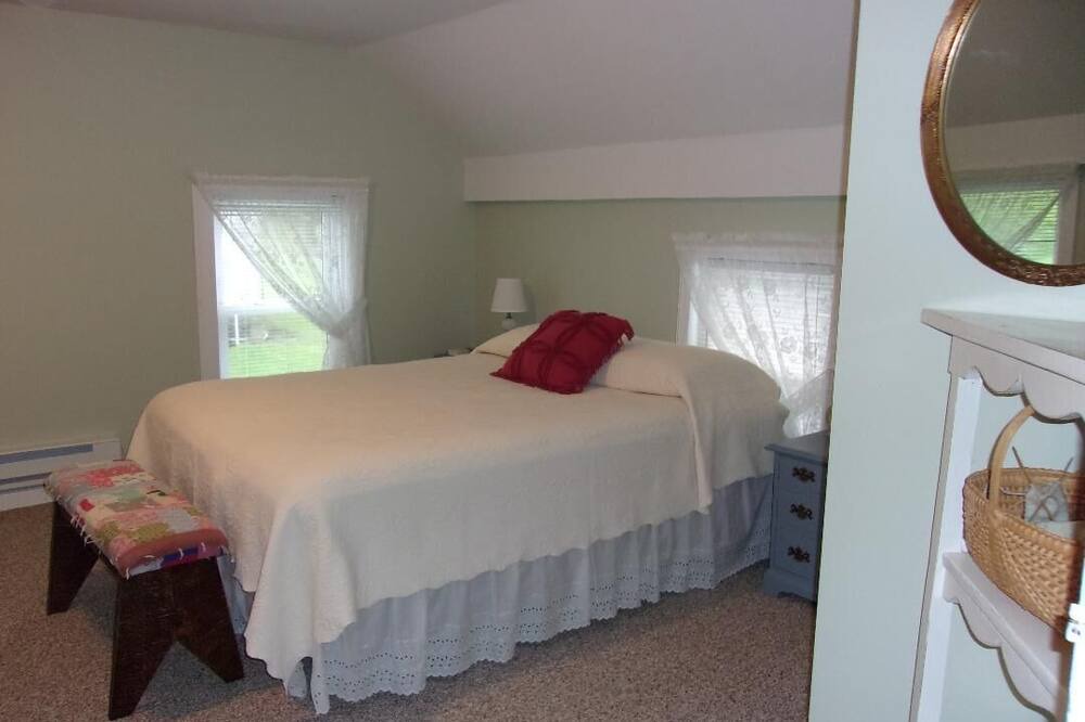 Photo of Bedroom in Warrensville