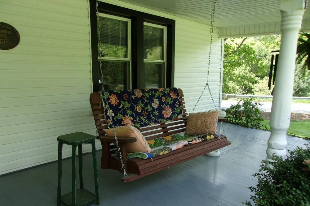 Photo of Patio Balcony in Warrensville