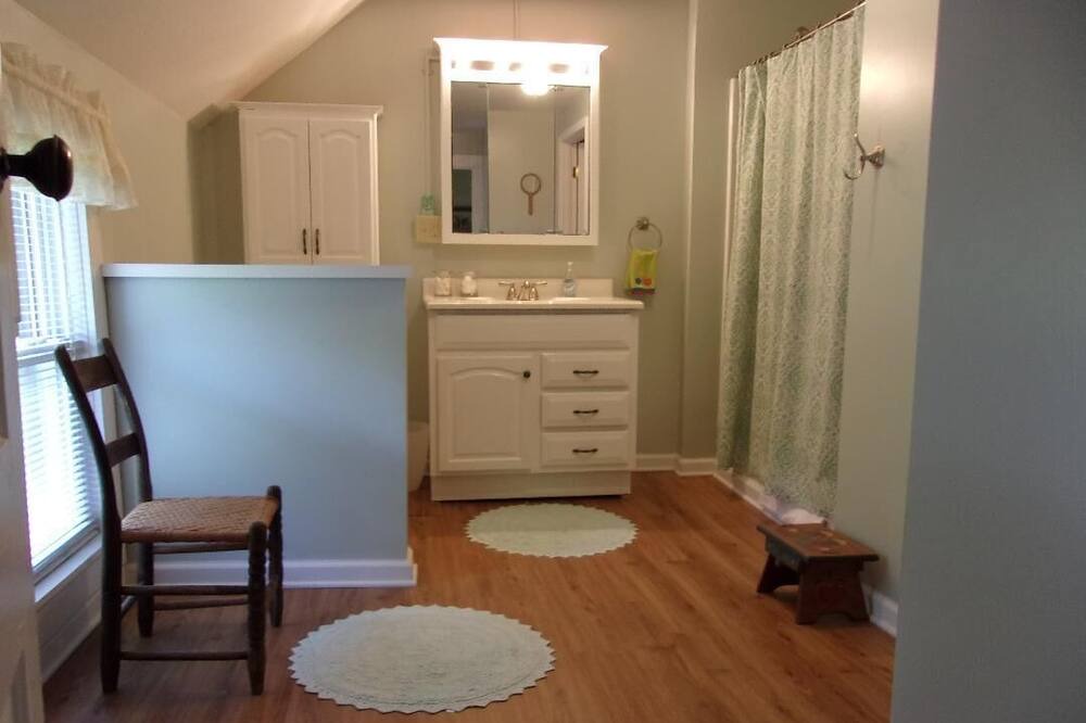 Photo of Bathroom in Warrensville