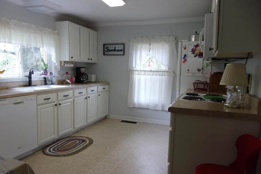 Photo of Kitchen in Warrensville