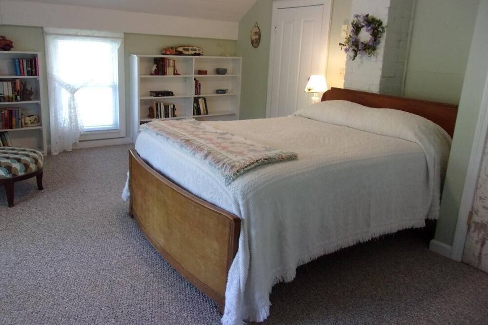 Photo of Bedroom in Warrensville