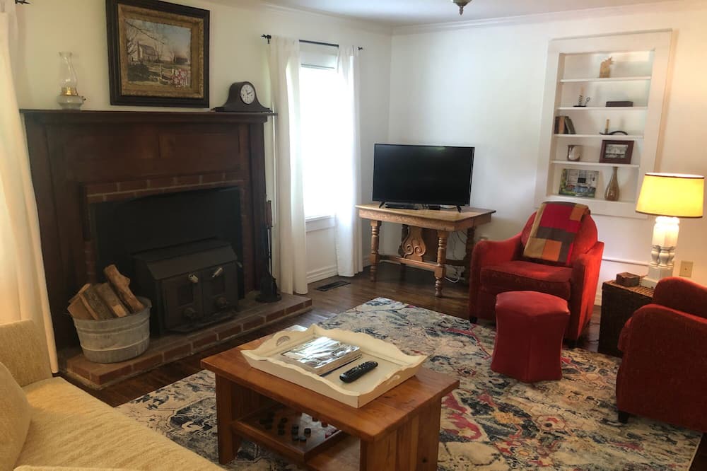 Photo of Livingroom in Warrensville
