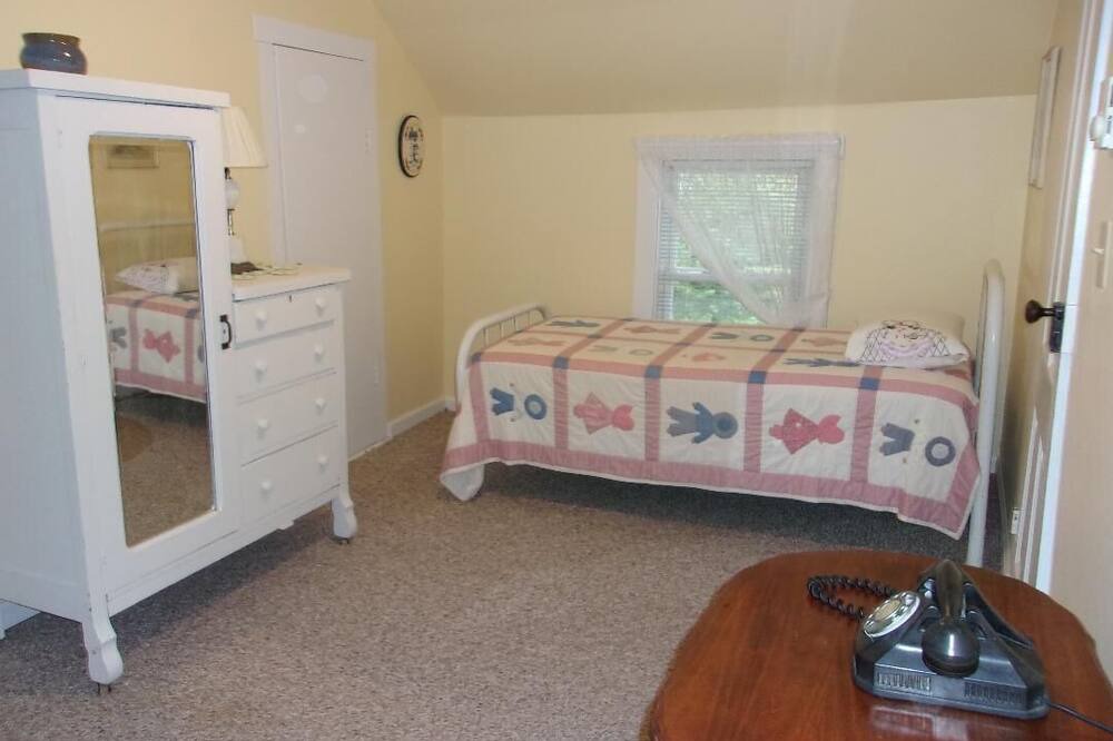 Photo of Bedroom in Warrensville