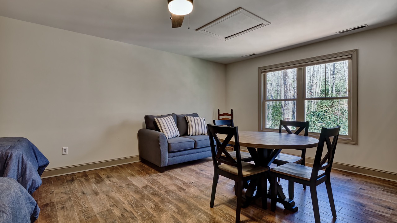 Photo of Livingroom in Highlands Hills