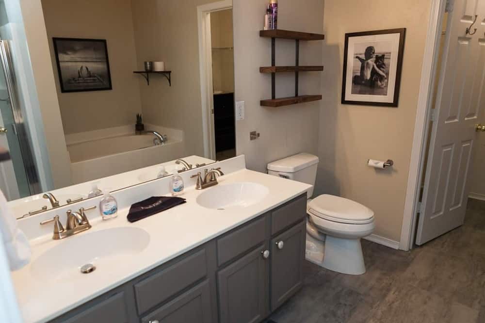 Photo of Bathroom in Paw Creek