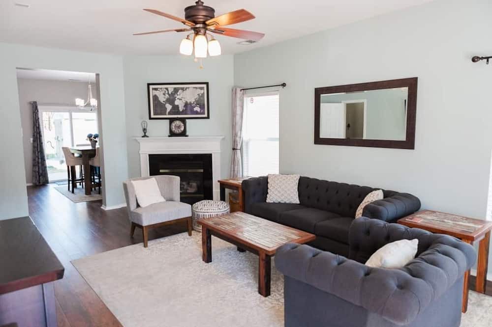 Photo of Livingroom in Paw Creek