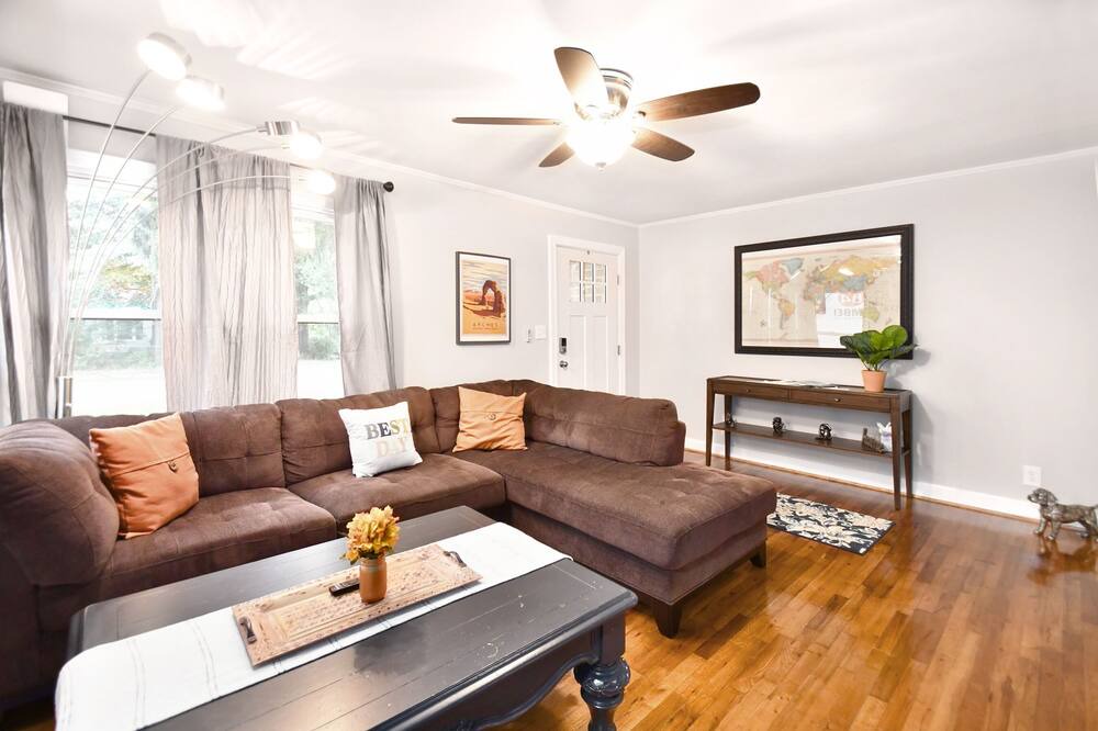Photo of Livingroom in Biddleville