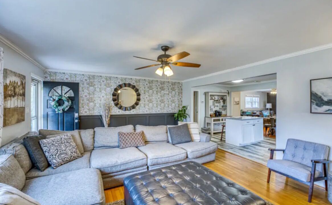 Photo of Livingroom in Skyland