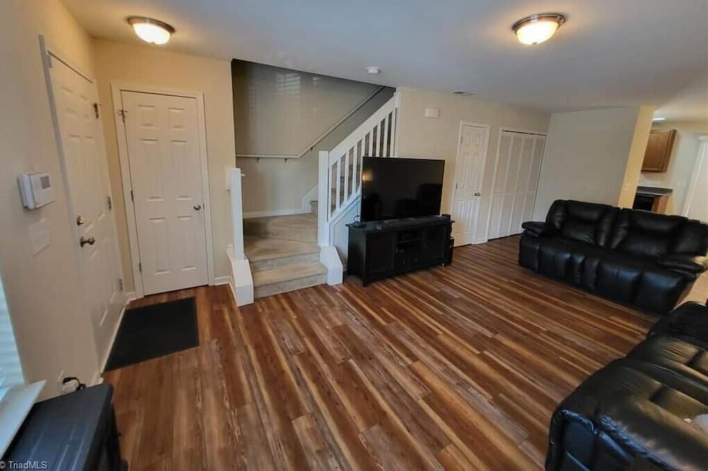 Photo of Livingroom in Greensboro