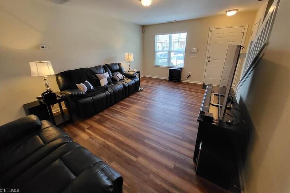 Photo of Livingroom in Greensboro