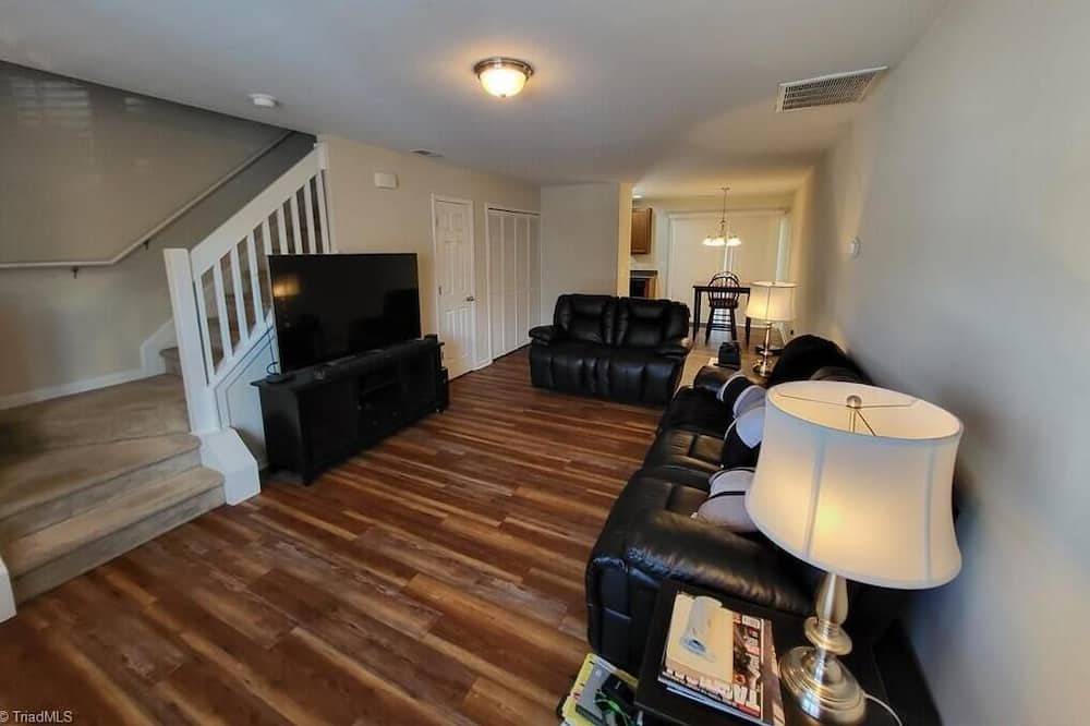 Photo of Livingroom in Greensboro