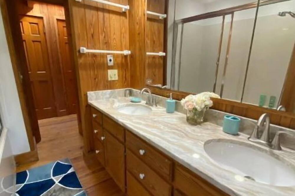 Photo of Bathroom in Warne
