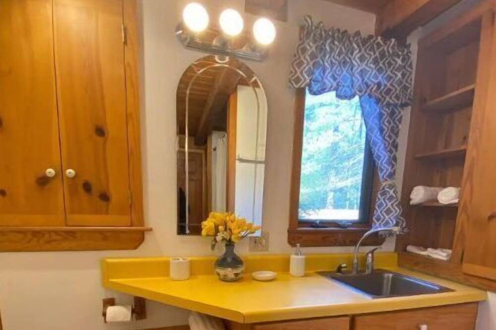 Photo of Bathroom in Warne