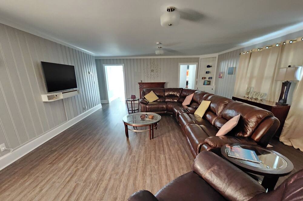 Photo of Livingroom in Elizabeth City