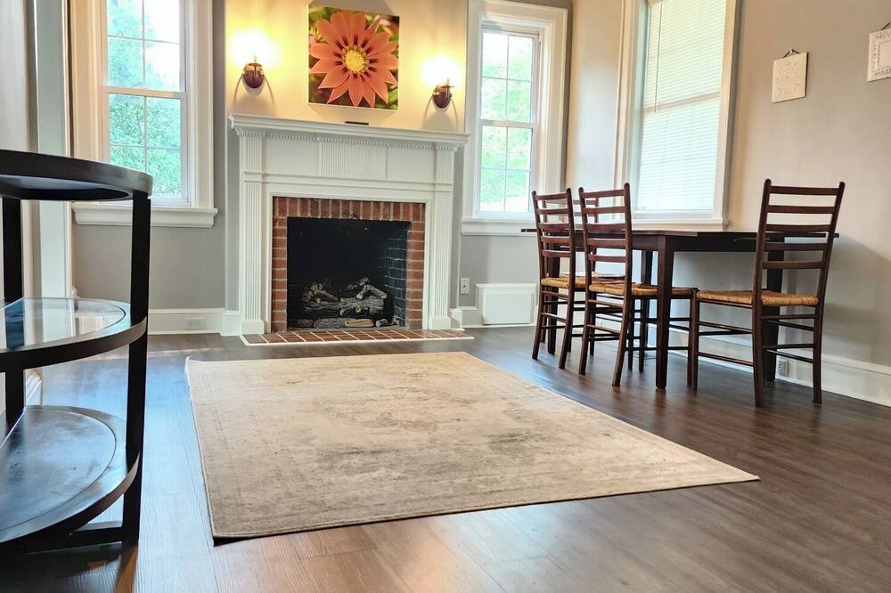 Photo of Livingroom in Elizabeth City