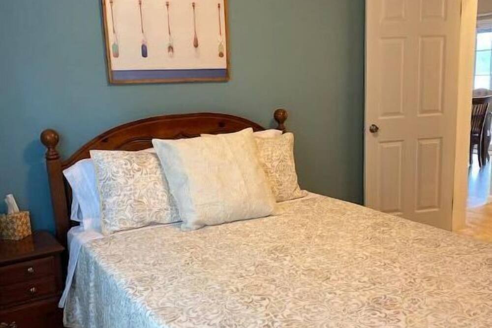 Photo of Bedroom in Troy