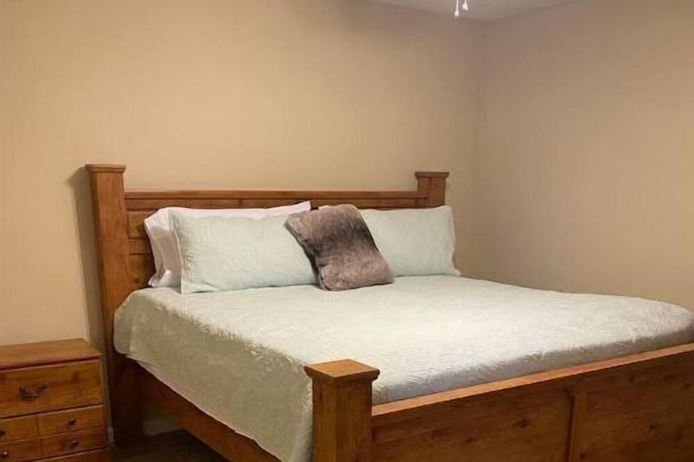 Photo of Bedroom in Troy