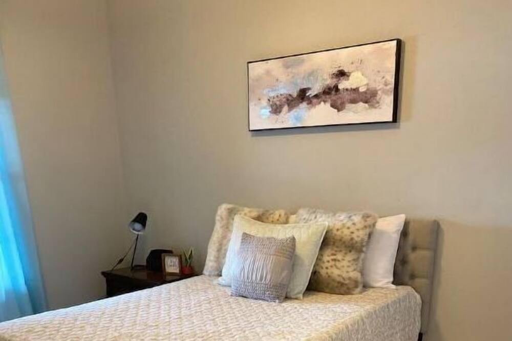 Photo of Bedroom in Troy