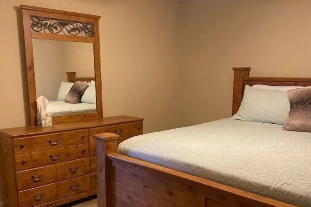 Photo of Bedroom in Troy