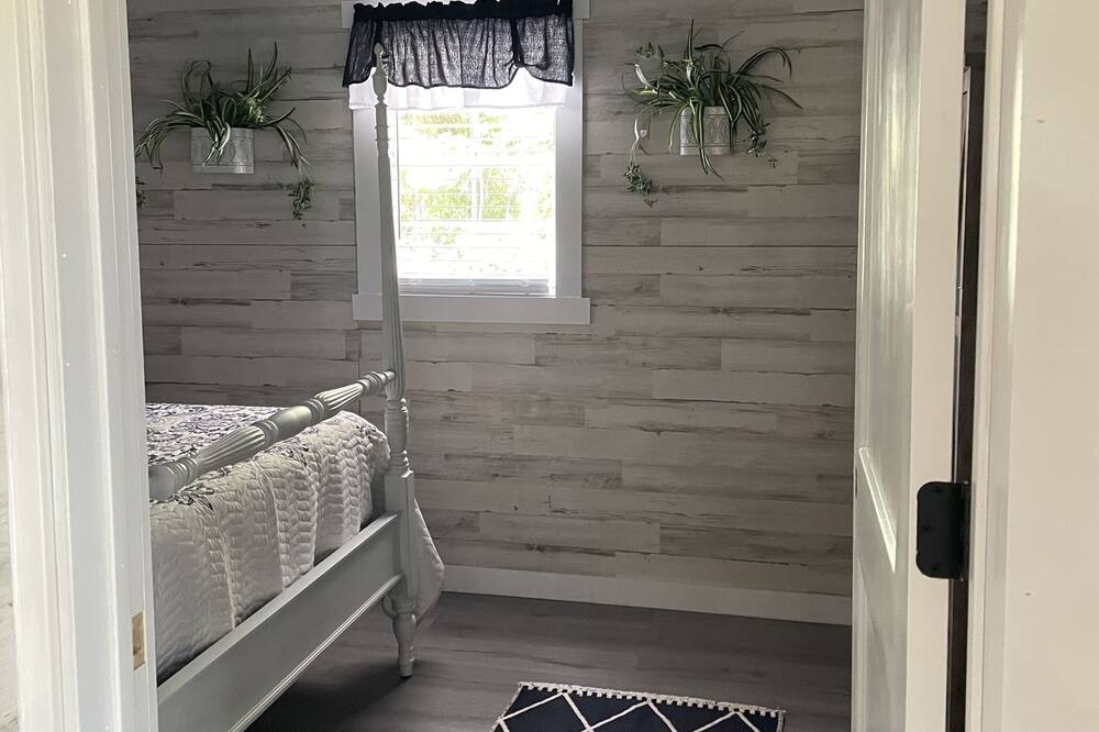 Photo of Bedroom in Myrtle Grove