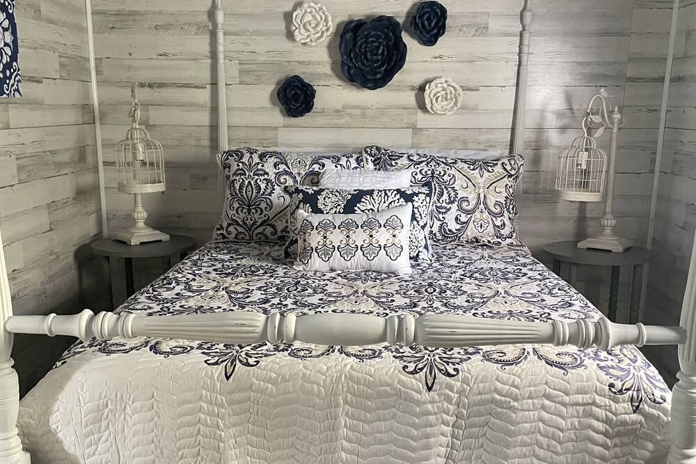 Photo of Bedroom in Myrtle Grove