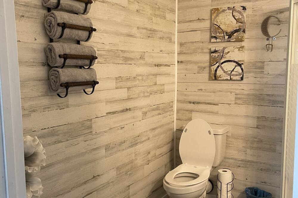 Photo of Bathroom in Myrtle Grove