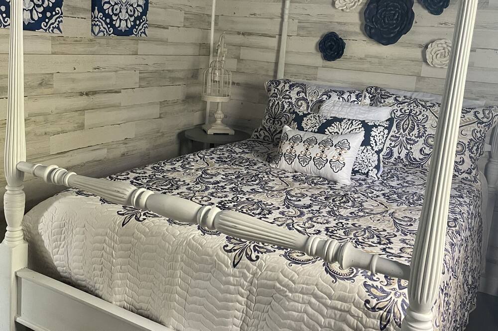 Photo of Bedroom in Myrtle Grove