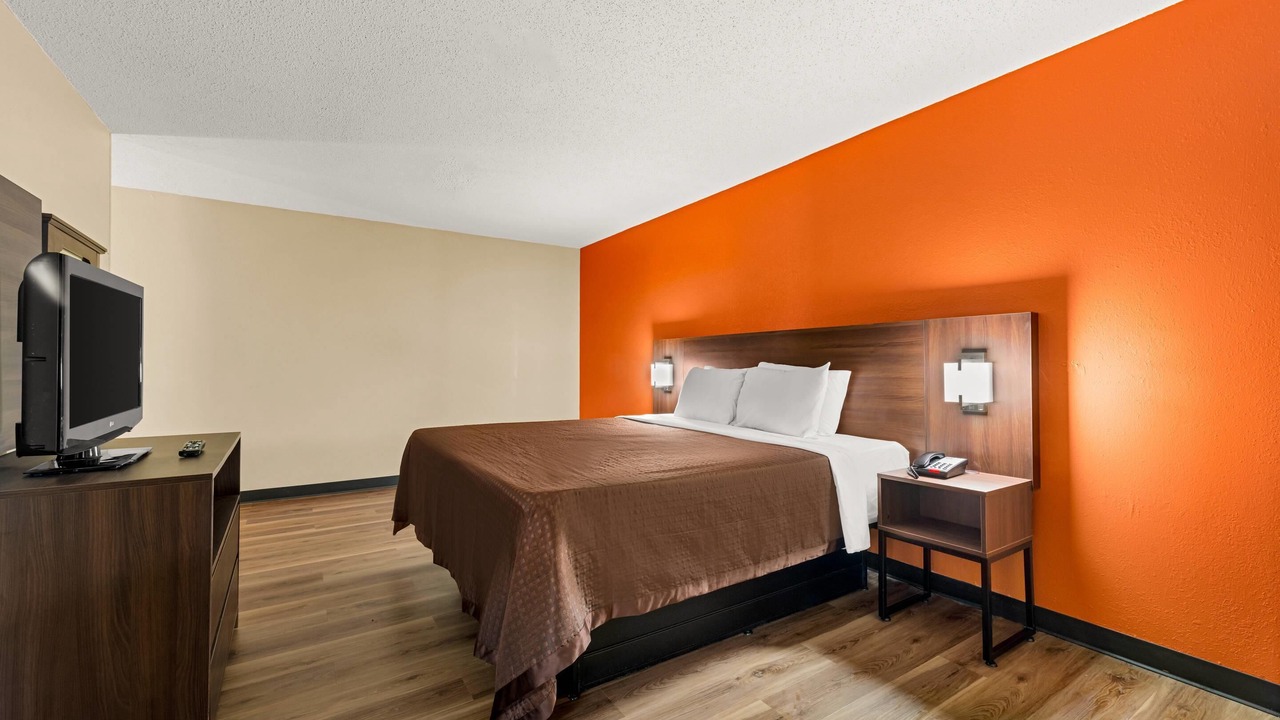 Photo of Bedroom in Williamsburg Square