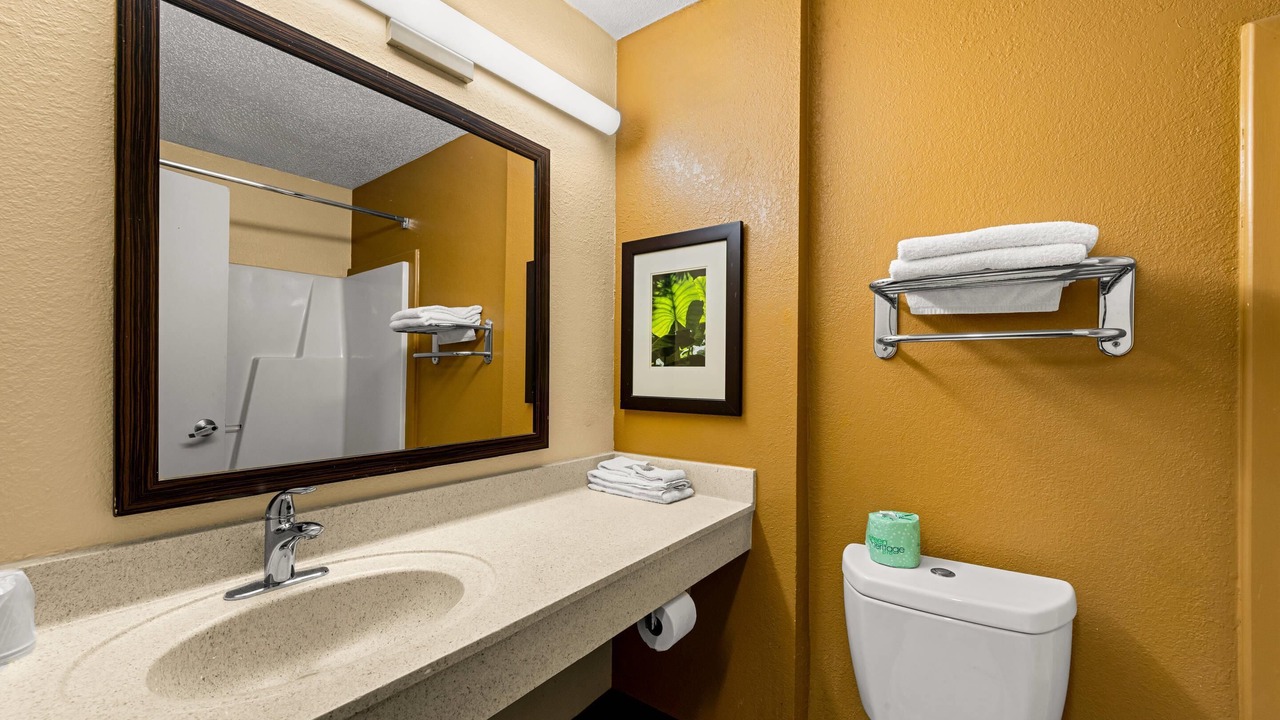 Photo of Bedroom in Williamsburg Square
