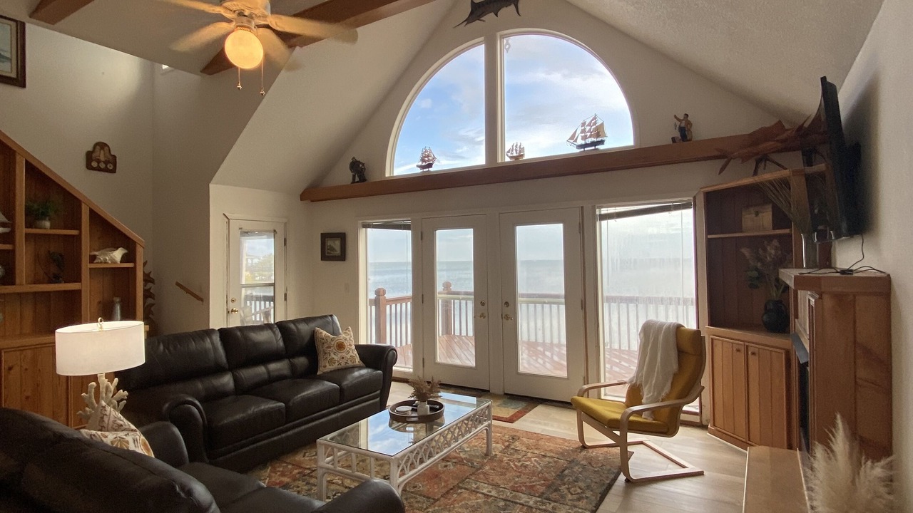 Photo of Livingroom in Brigands' Bay