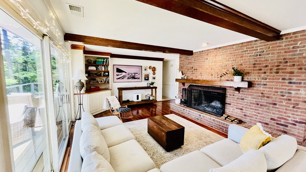 Photo of Livingroom in Whispering Pines