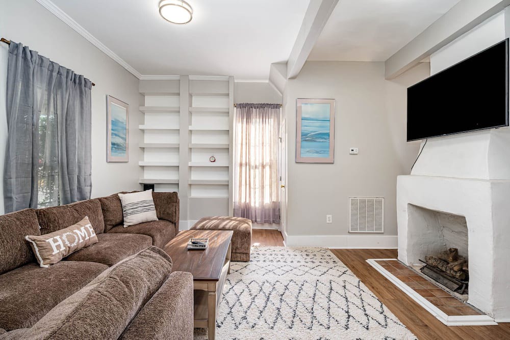 Photo of Livingroom in NoDa