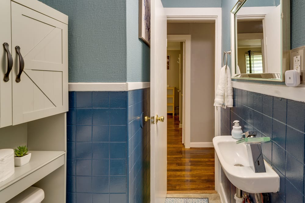 Photo of Bathroom in Marion