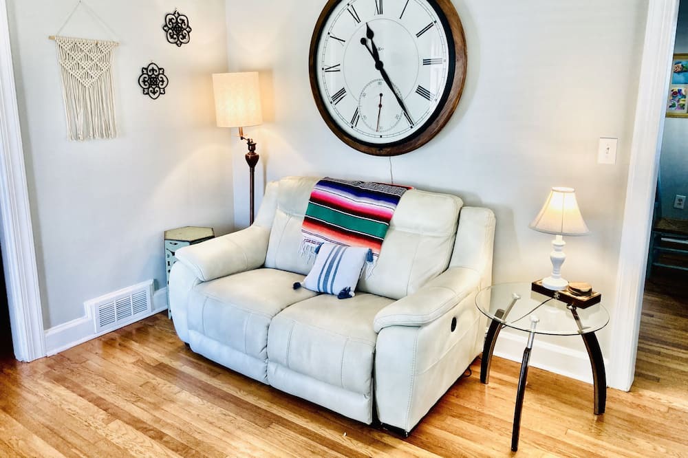 Photo of Livingroom in Burlington