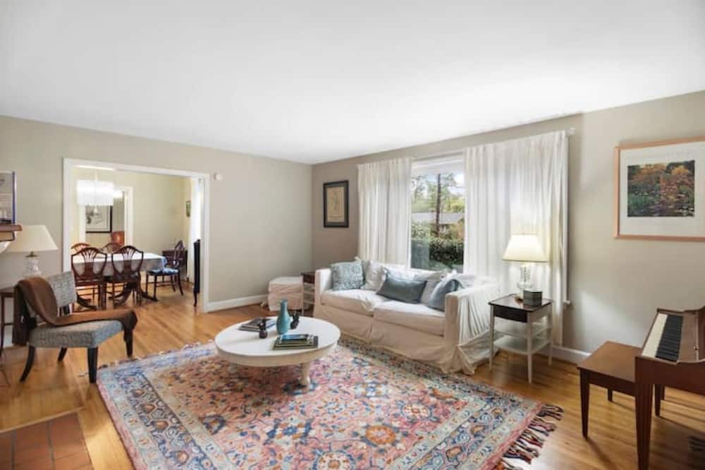 Photo of Livingroom in Aiken