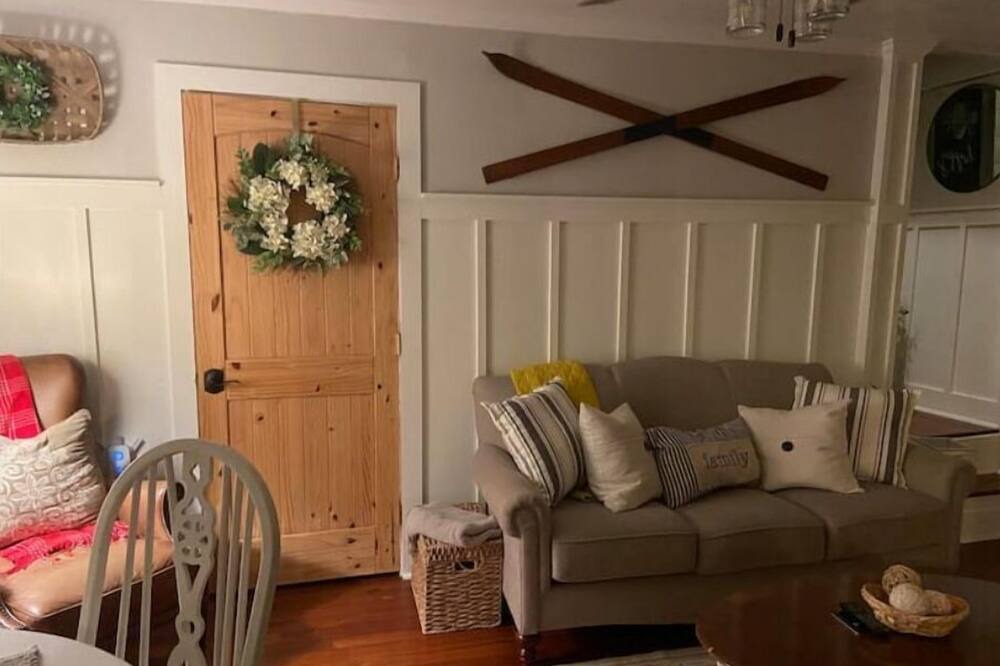 Photo of Livingroom in Creston