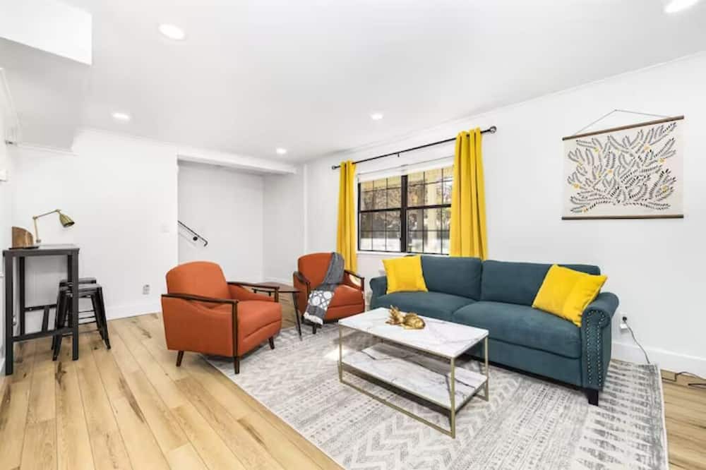 Photo of Livingroom in Matthews
