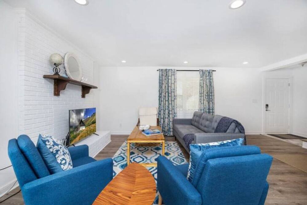 Photo of Livingroom in Matthews