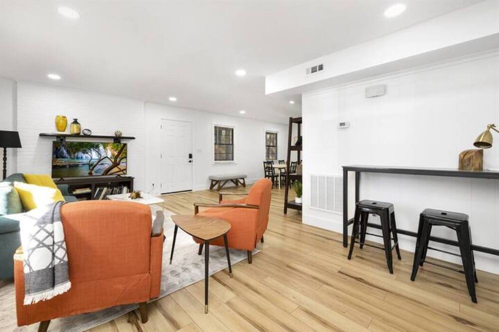 Photo of Livingroom in Matthews