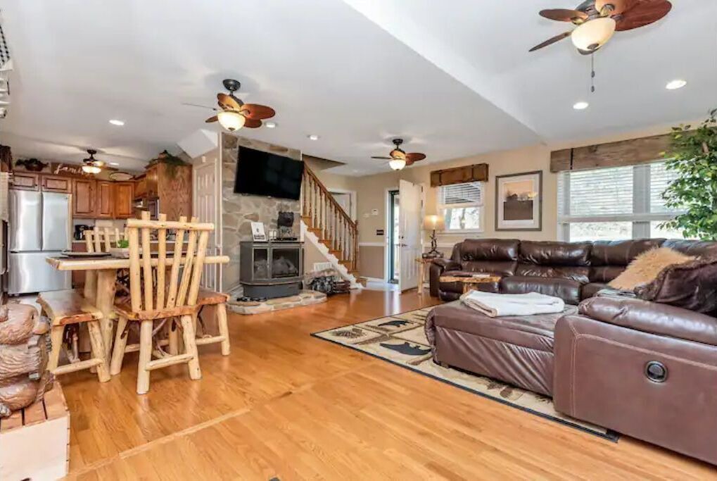 Photo of Livingroom in Millers Creek
